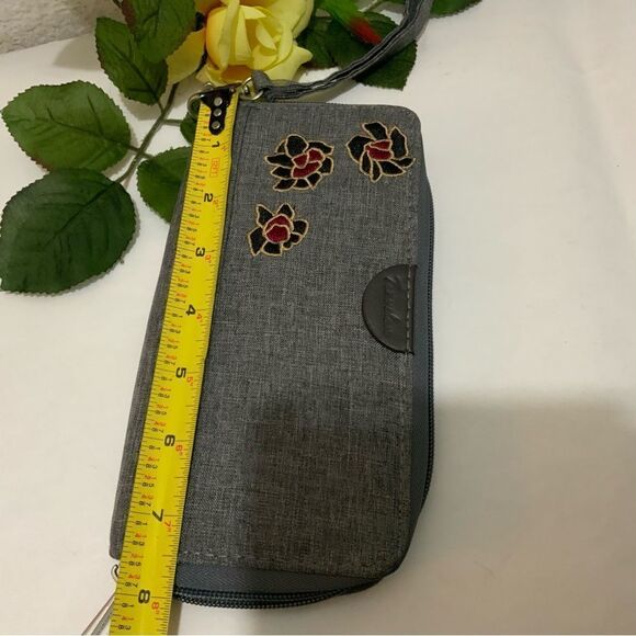 NEW TRAVELON RFID BLOCKING WALLET -  GRAY WITH EMBROIDERED FLOWERS - Picture 11 of 13